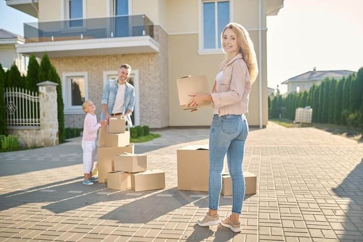 House relocation vs home relocation comparison showing the difference between moving a house and moving household belongings.