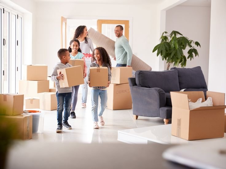 House relocation vs home relocation explained through a visual comparison of both moving processes.